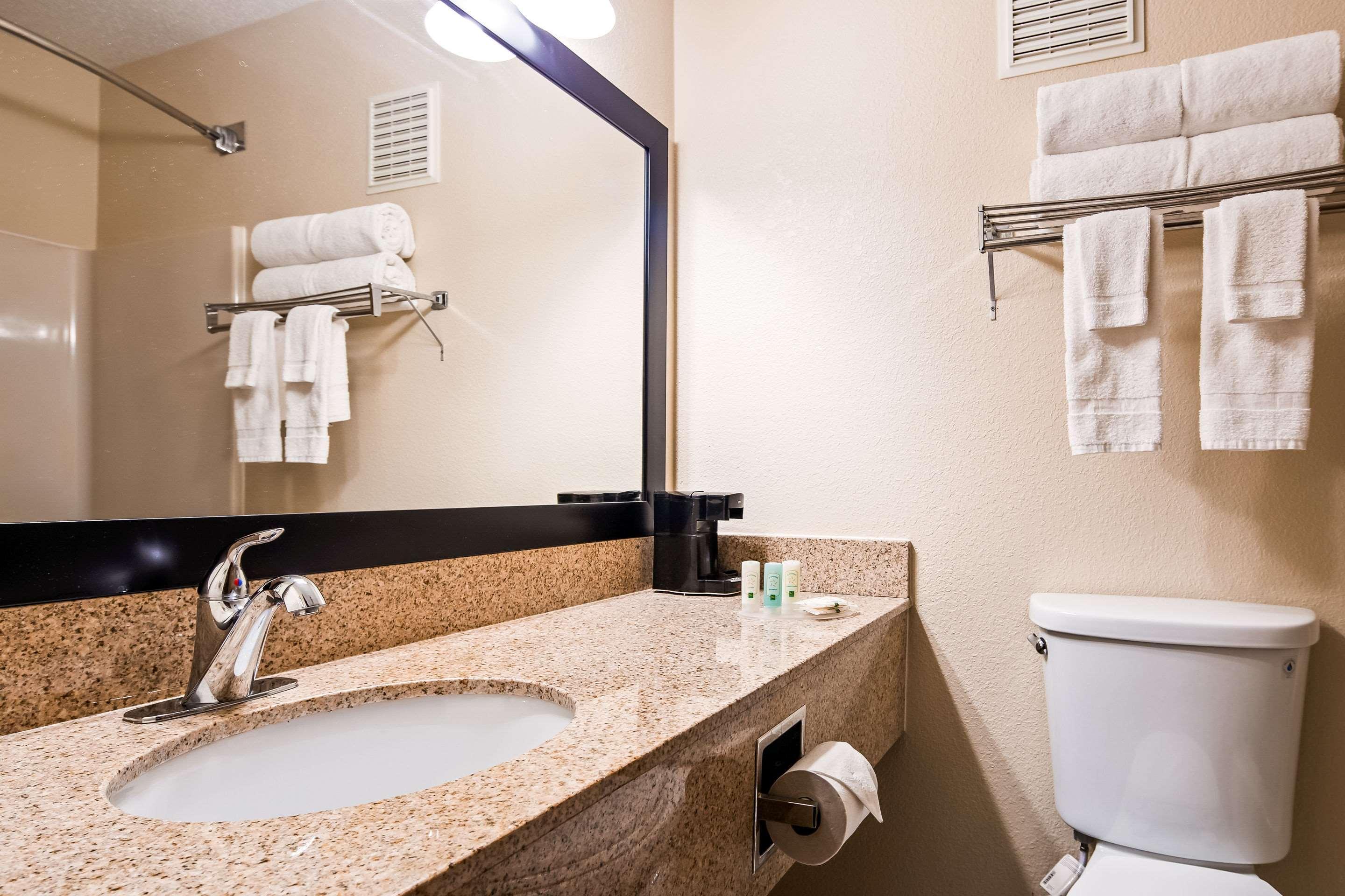 Quality Inn Tomah Exterior foto